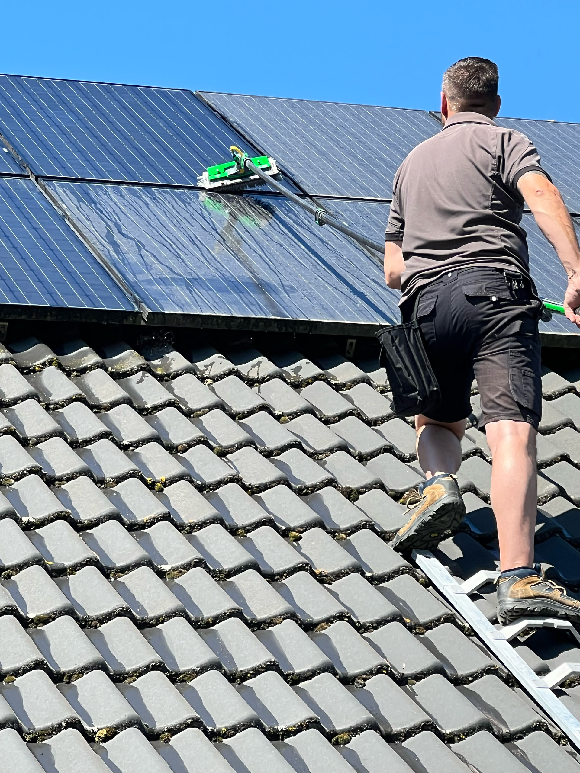Zonnepanelen reinigen - foto 1